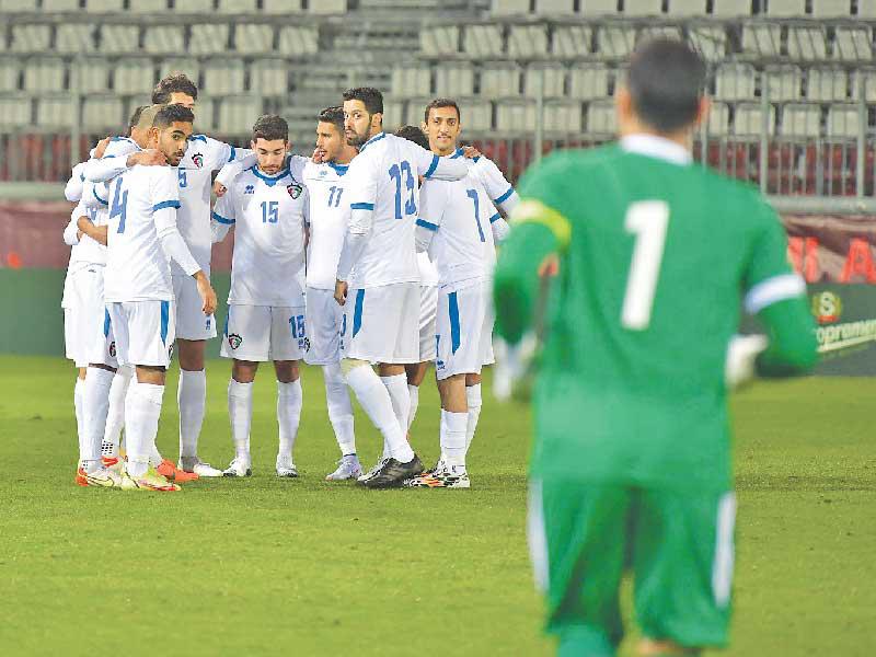 لاعبو الأزرق في مباراة التشيك