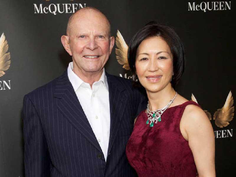 الكاتب ويلبر سميث وزوجته