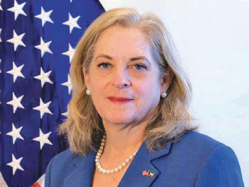 السفيرة الأميركية لدى البلاد ألينا رومانوسكي