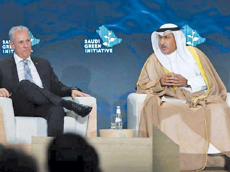 وزير النفط محمد الفارس متحدثاً في مؤتمر «أديبك»