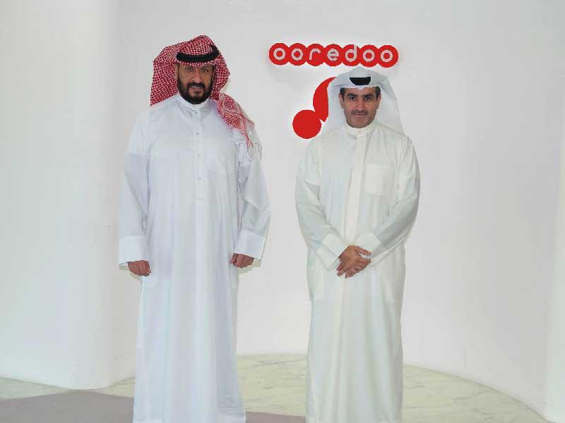محافظ العاصمة الشيخ طلال الخالد والرئيس التنفيذي لـ Ooredoo الكويت عبدالعزيز البابطين