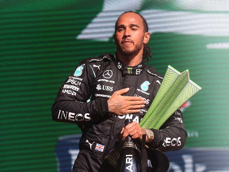  سائق مرسيدس بطل العالم البريطاني لويس هاميلتون