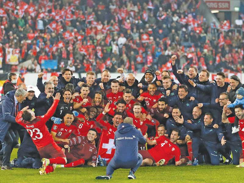 فرحة لاعبي المنتخب السويسري بعد نهاية المباراة