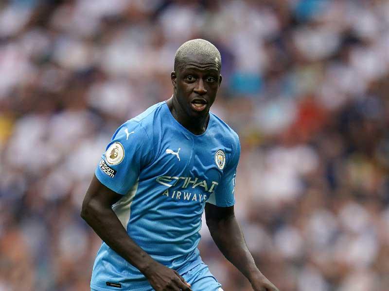  المدافع الدولي الفرنسي بنجامان مندي