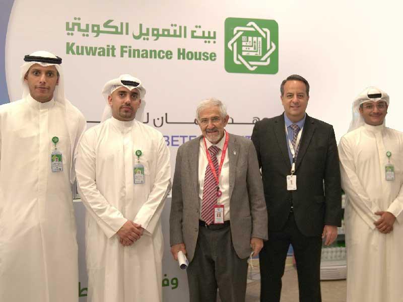 الساير يزور جناح «بيتك»