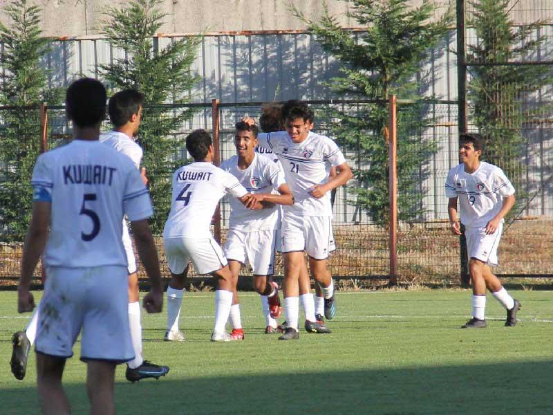 جانب من تدريبات منتخب الشباب