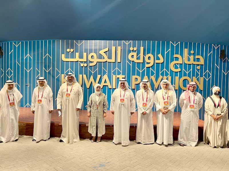 وفد «الطيران المدني» خلال زيارة جناح الكويت في «إكسبو دبي»
