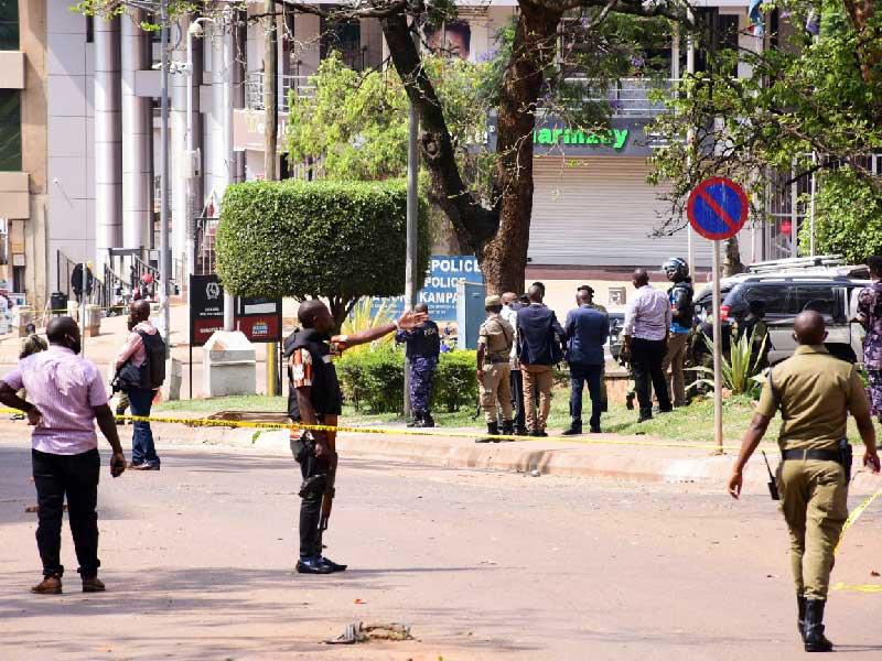 هجومين انتحاريين وقعا صباح أمس في قلب العاصمة الأوغندية كامبالا