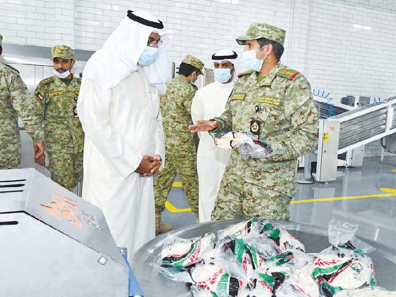  نائب رئيس الحرس الوطني، الفريق أول متقاعد الشيخ أحمد النواف متفقداً المخبز الآلي في معسكر التحرير