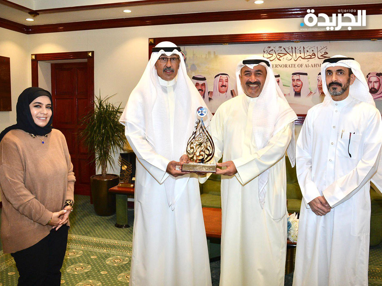 محافظ الأحمدي مستقبلاً د.أحمد الشطي و د. فهد العازمي و د. أسيل الصابري 