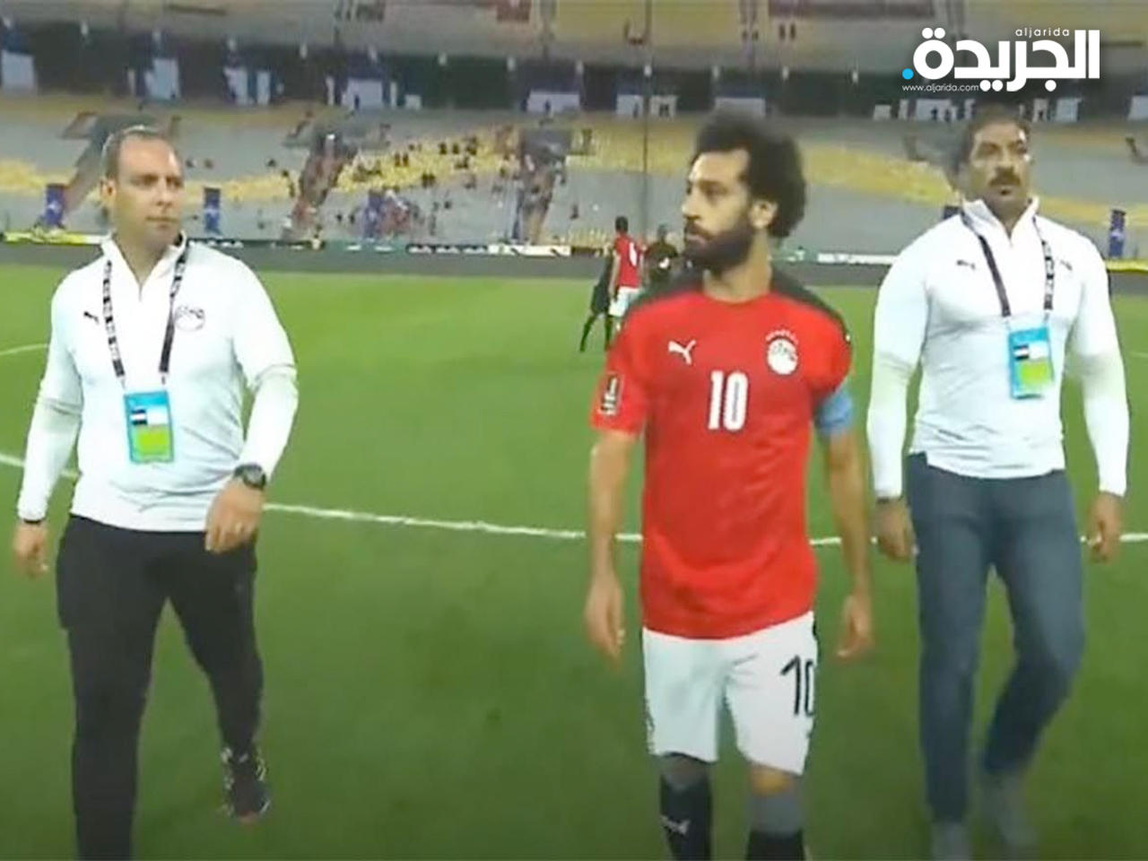 محمد صلاح مع الحرس الشخصي