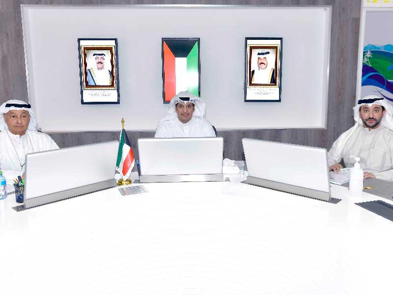 المطيري والملا والمسلم خلال الاجتماع