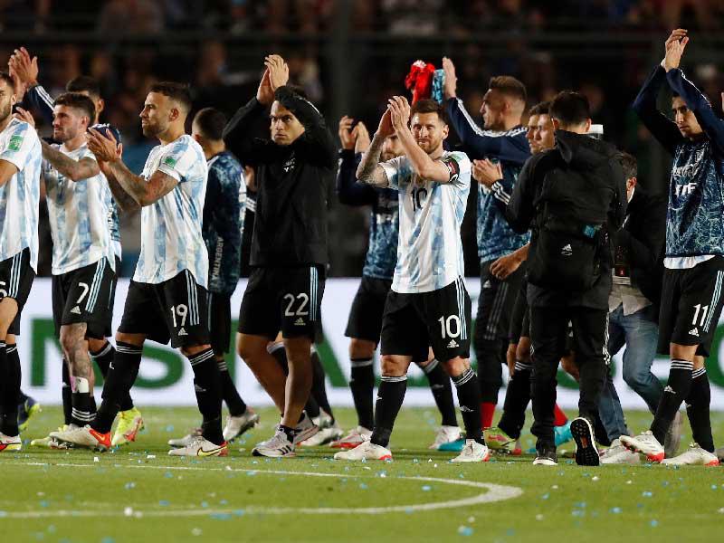لاعبو المنتخب الأرجنتيني بعد نهاية المباراة
