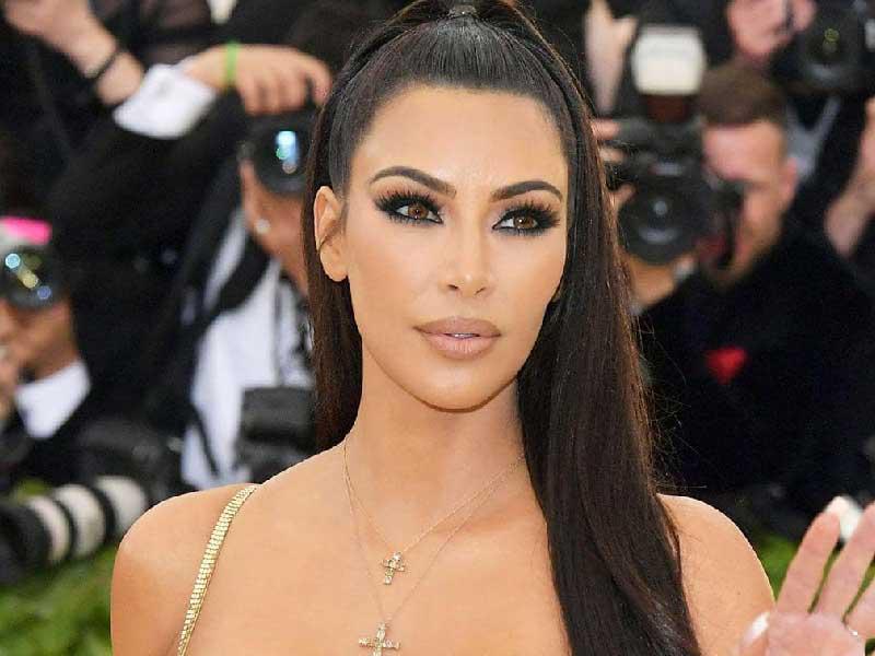 نجمة تلفزيون الواقع كيم كارداشيان