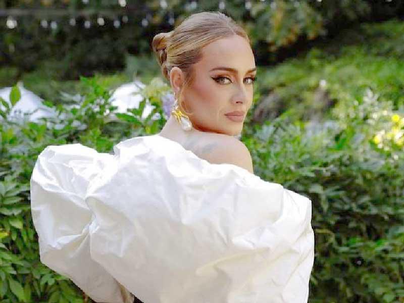 المغنية أديل 