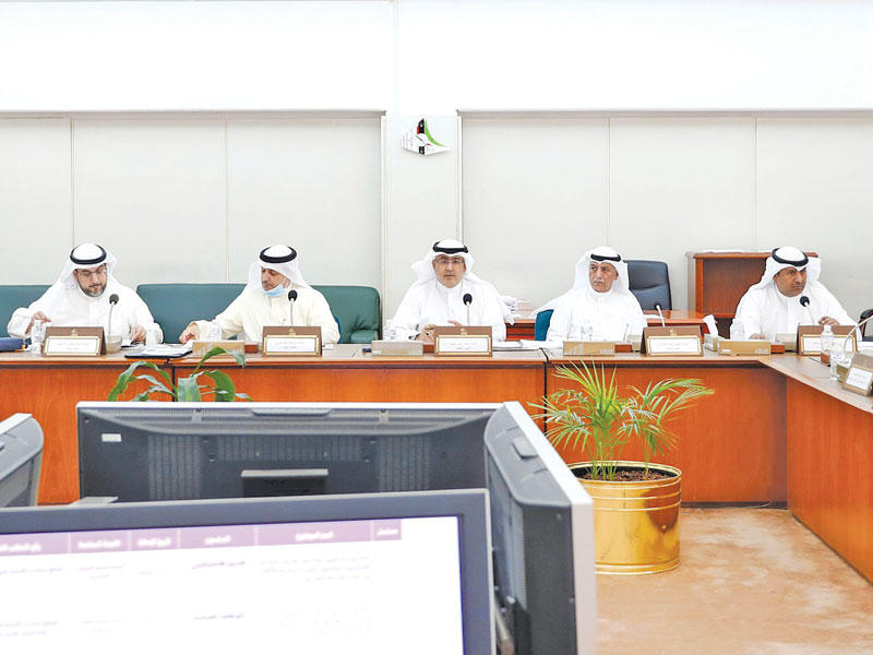 اللجنة المالية في اجتماع سابق