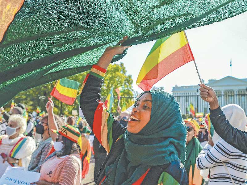 إثيوبيون يتظاهرون خارج البيت الأبيض بواشنطن     (رويترز)