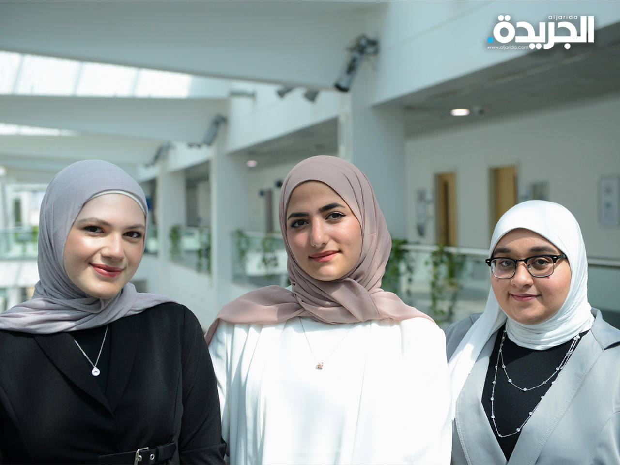 الطالبات آية بيداس وفاطمة غدّار وكوثر محيي