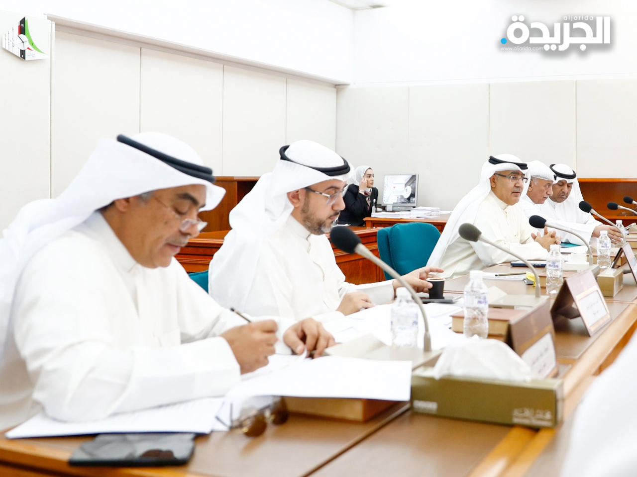 جانب من اجتماع اللجنة