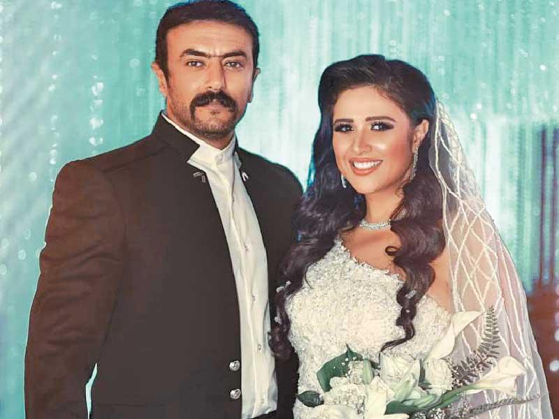 الفنانة ياسمين عبدالعزيز والفنان أحمد العوضي 