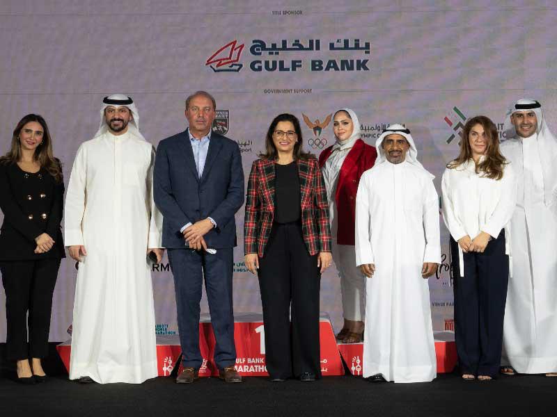 الرئيس التنفيذي طوني ظاهر مع فريق عمل الماراثون من بنك الخليج