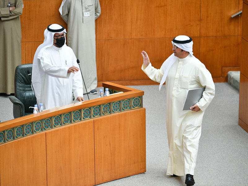 وزير الدولة لشؤون البلدية وزير الدولة لشؤون الإسكان والتطوير العمراني شايع الشايع في جلسة سابقة