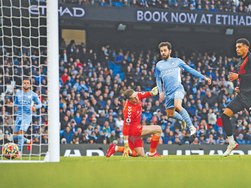 برناردو سيلفا نجم سيتي يسجل الهدف الثالث