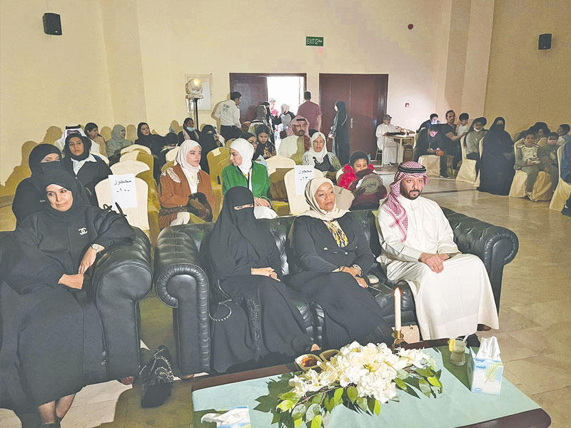 الهاجري والطبطبائي والحمدان خلال الحفل