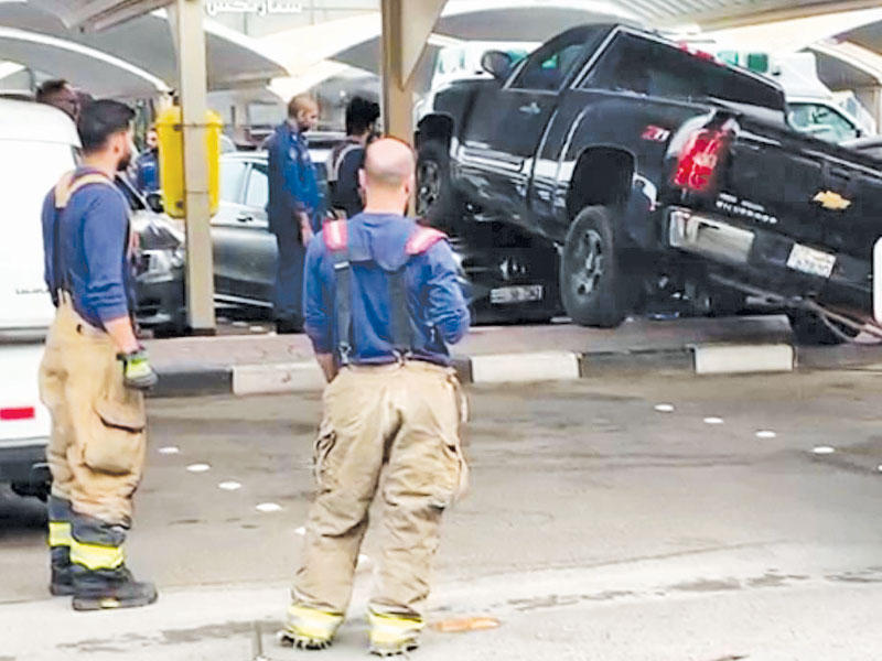 الوانيت فوق السيارة بمواقف الجمعية