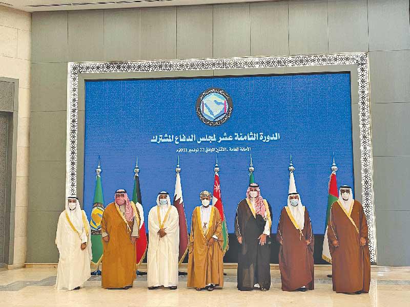 لقطة تذكارية لوزراء دفاع دول مجلس التعاون أمس