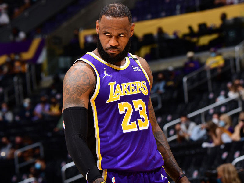 نجم لوس أنجلس ليكرز ليبرون جيمس 