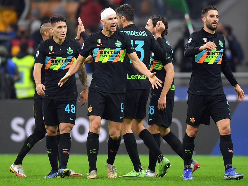 فرحة لاعبي الإنتر بعد انتهاء المباراة