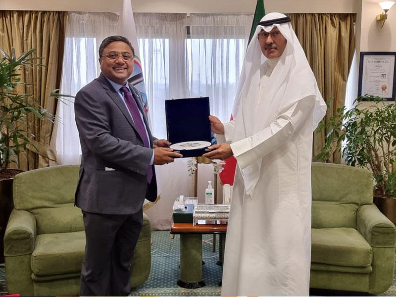 محافظ الأحمدي مستقبلا سفير الهند