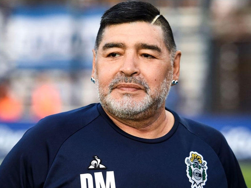 النجم الأرجنتيني الراحل دييغو  مارادونا