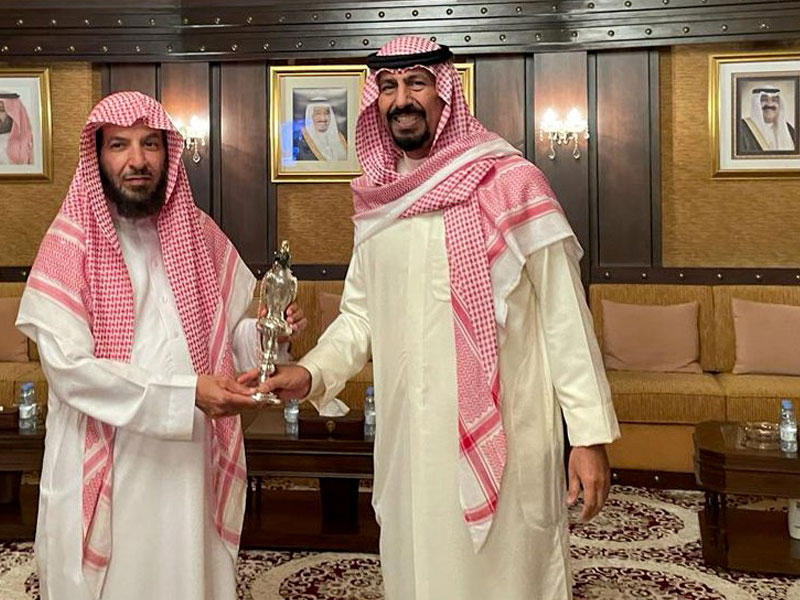 سفير دولة الكويت لدى المملكة العربية السعودية الشيخ علي الخالد يكرم المستشار بالديوان الملكي عضو هيئة كبار العلماء السعودي الدكتور سعد الشثري