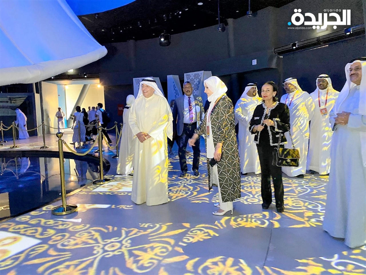 الصقر خلال زيارة جناح الكويت