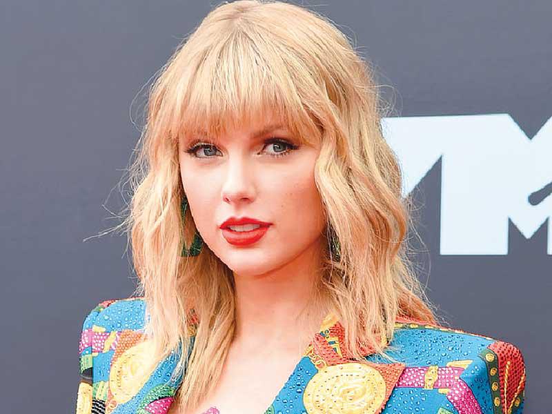 المغنية تايلور سويفت