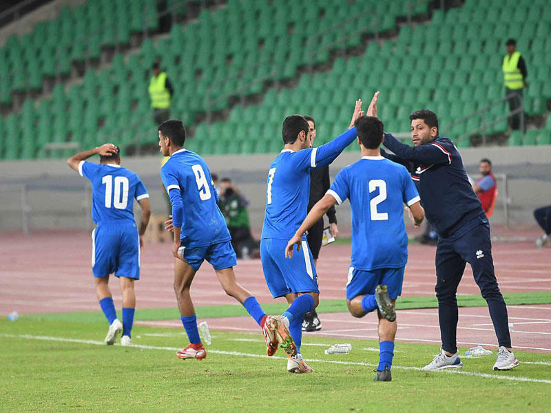 جانب من مباراة الأزرق والبحرين