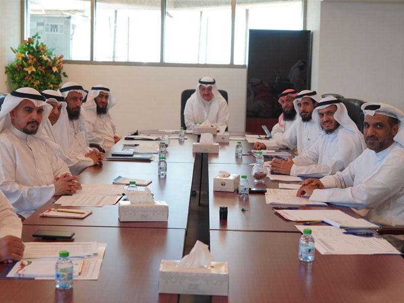 وزير الأوقاف والشؤون الإسلامية عيسى الكندري مترئساً الاجتماع