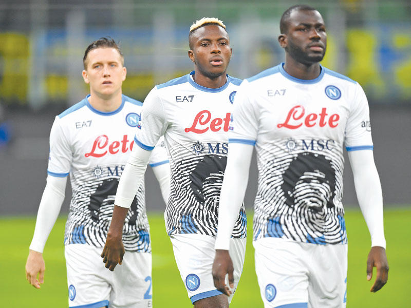 لاعبو نابولي خلال مباراة سابقة