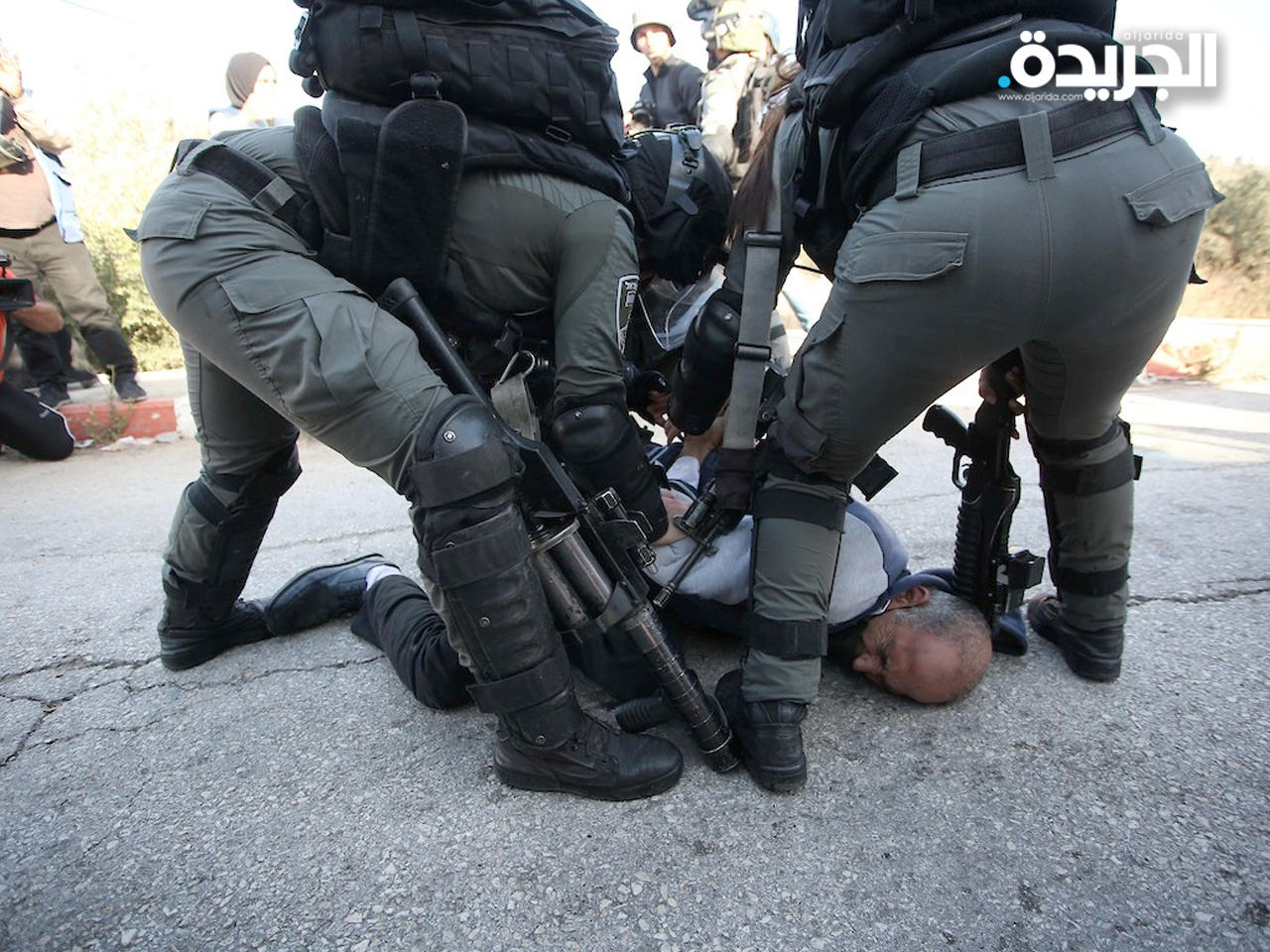 جيش الاحتلال يعتدي على فلسطينيين