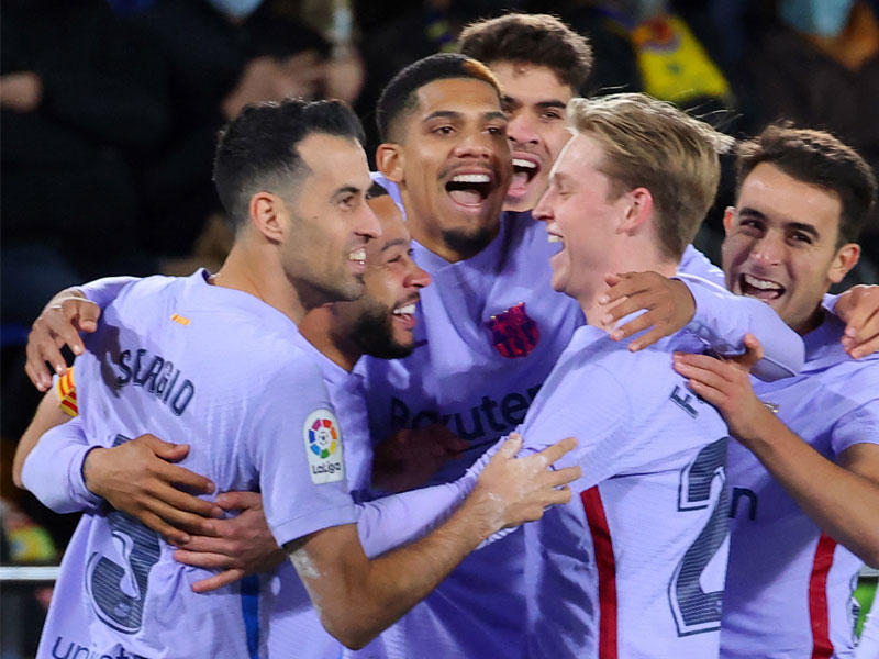 فرحة لاعبي برشلونة بالهدف الأول في مرمى فياريال