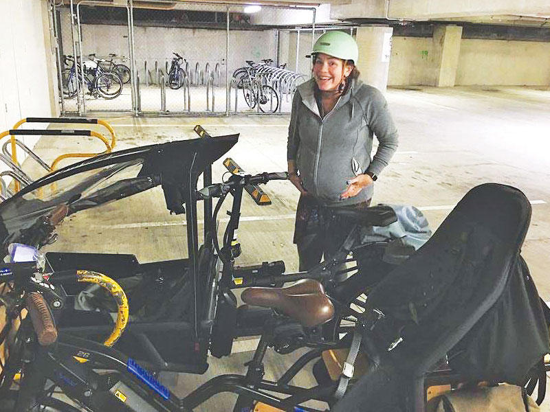 برلمانية تقود دراجتها لتلد في المستشفىn