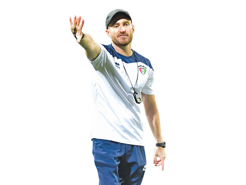 المدرب الإسباني كارلوس غونزاليس