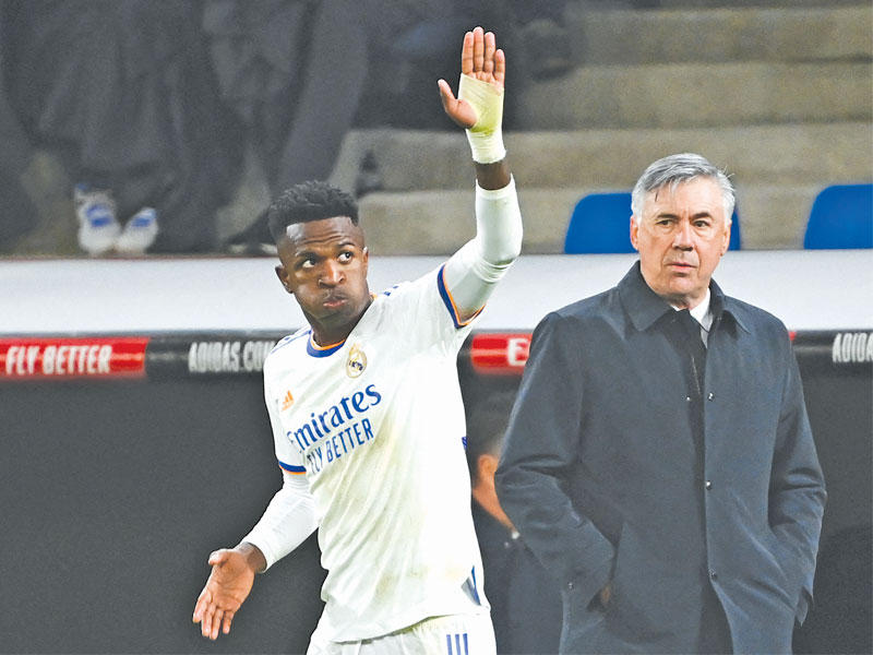 أنشيلوتي مدرب ريال مدريد وفينيسيوس نجم الفريق