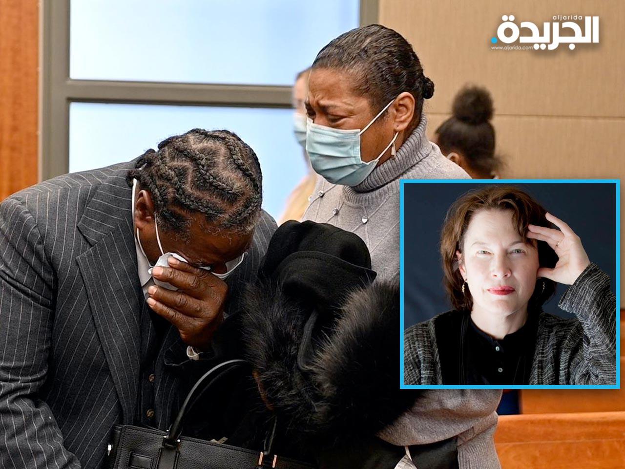 أنتوني برودواتر باكياً بعد حكم براءته في 23 نوفمبر، وسيبولد في الإطار