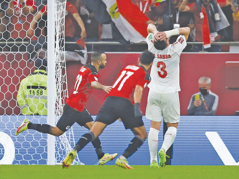 المصري محمد مجدي يحتفل بتسجيل هدف المباراة الوحيد (رويترز)