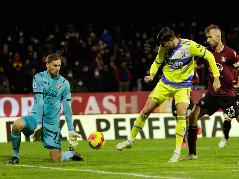 موراتا نجم يوفنتوس يسجل الهدف الثاني