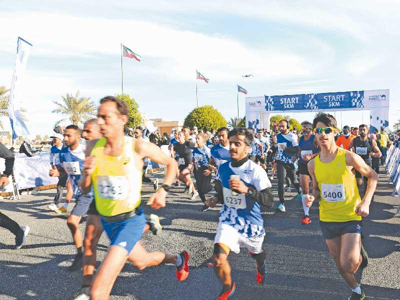 مشاركون في السباق