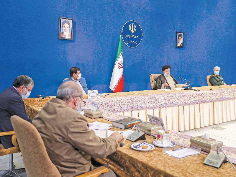 رئيسي خلال اجتماع حكومي في طهران أمس (دي بي أيه)